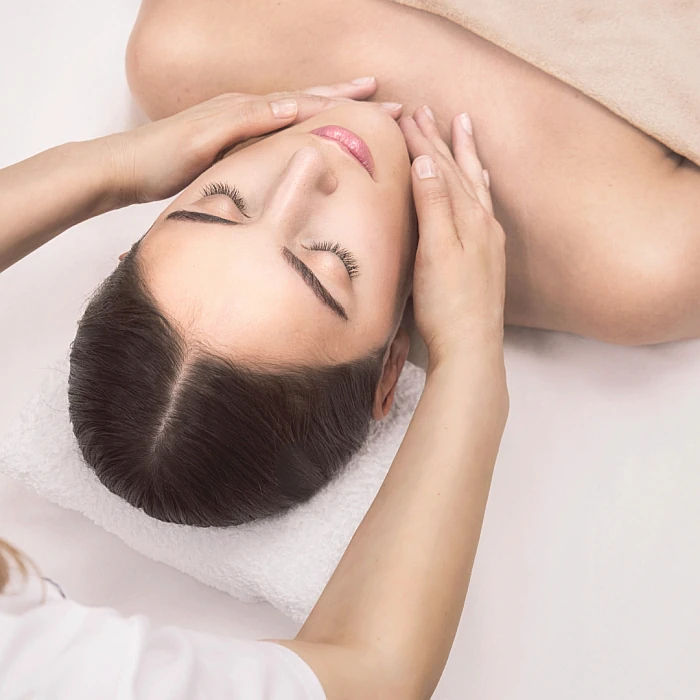 Kosmetika a řasy - Vítonice - Lumea Beauty - Alissa-1-oriznute.webp